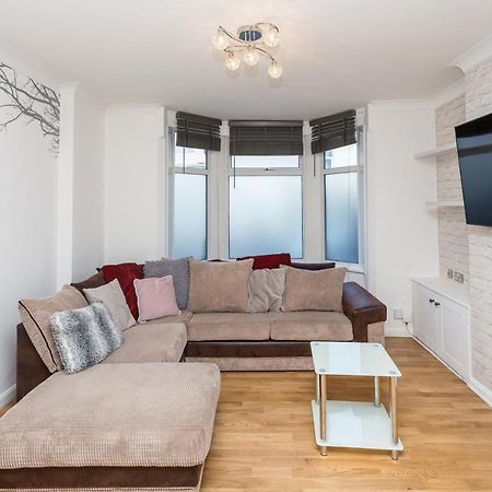The White & Warm, Free Parking & Wifi, 8 Beds Villa Colchester Exterior photo