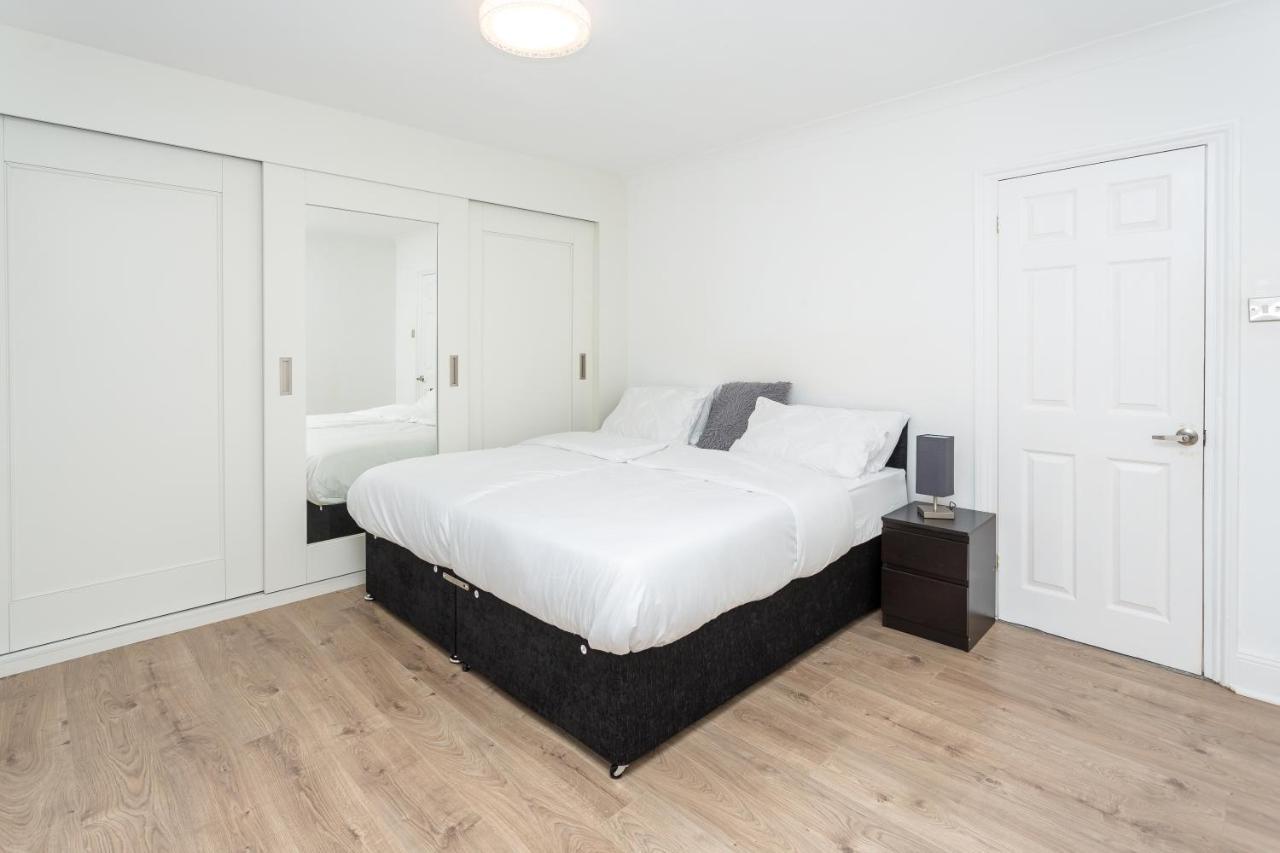 The White & Warm, Free Parking & Wifi, 8 Beds Villa Colchester Exterior photo